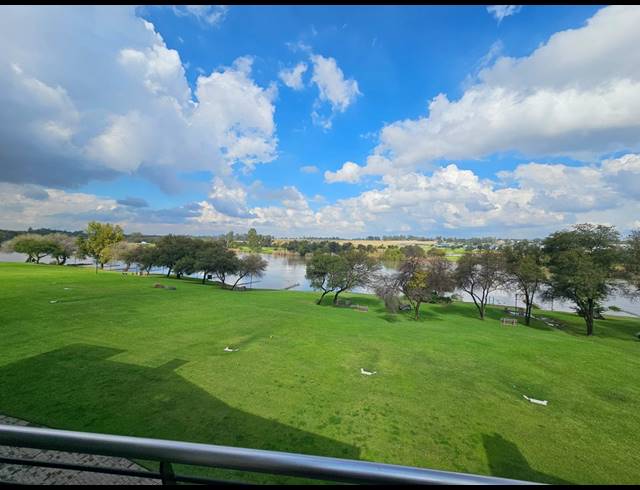 2 BEDROOM FLAT FOR SALE IN VANDERBIJLPARK SW 5